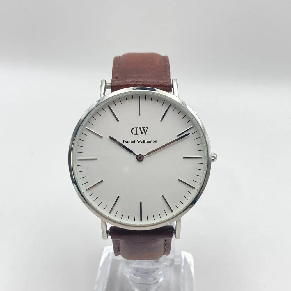 Daniel Wellington Men's Watch 41mm Silver Tone Leather WR 30M New Battery 8.5